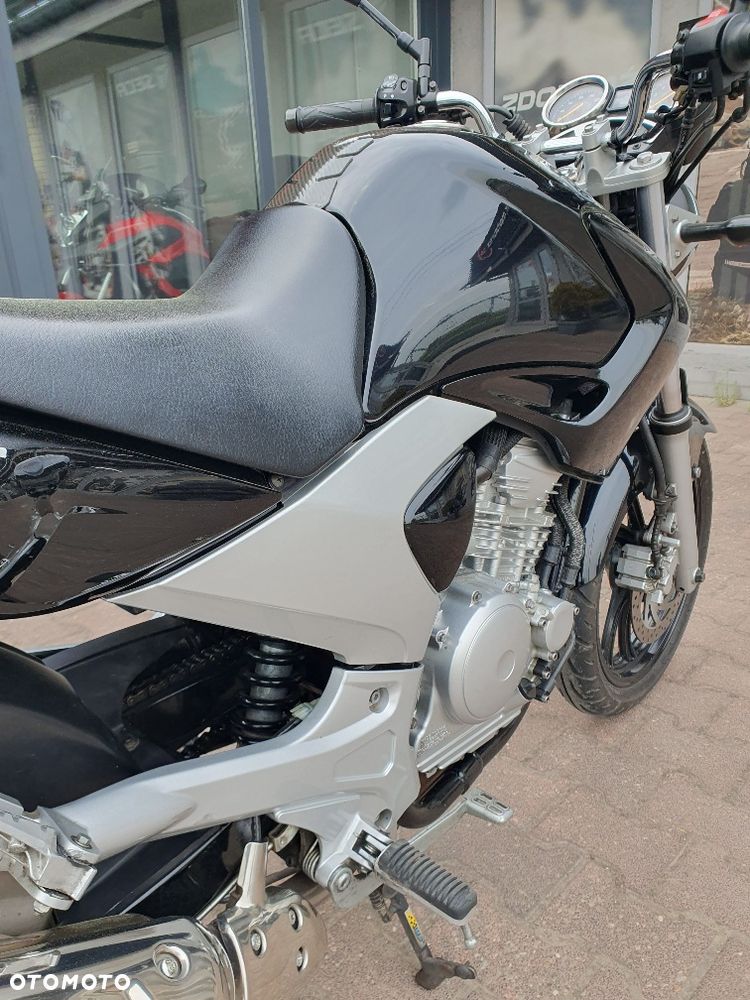 Yamaha YBR - 6