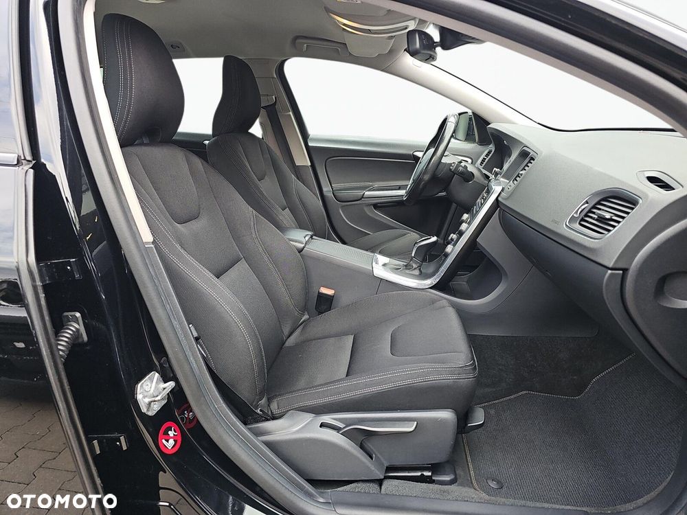 Volvo V60 Cross Country - 38