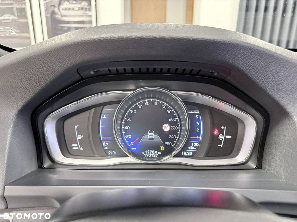 Volvo V60 D3 R-Design - 34
