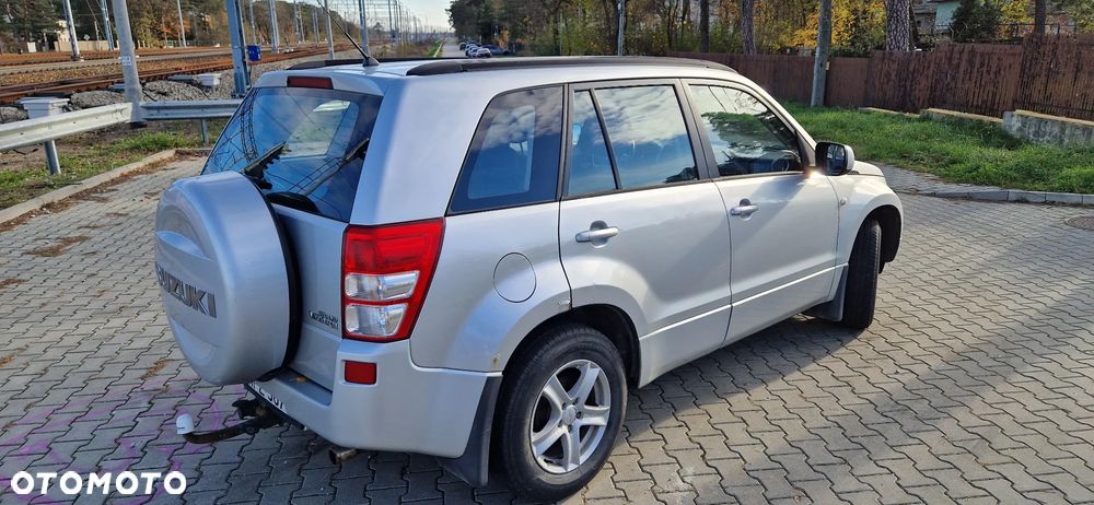 Suzuki Grand Vitara 2.0 - 7
