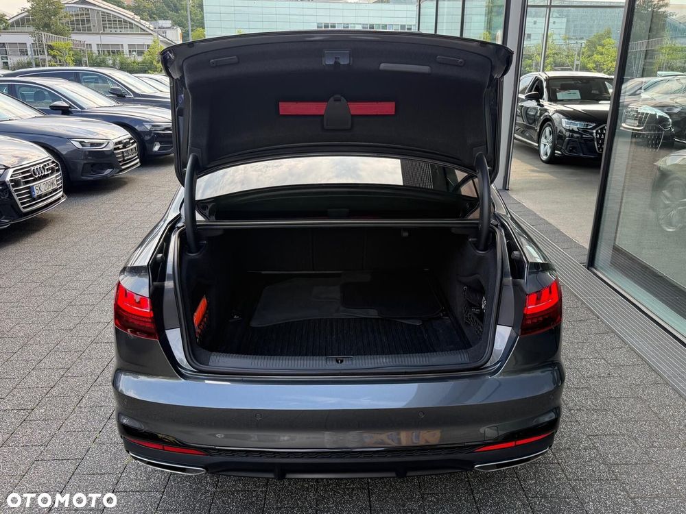 Audi A4 Limousine - 16