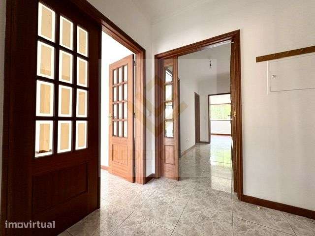 Apartamento T3 com Varanda e Garagem - Grande imagem: 2/23
