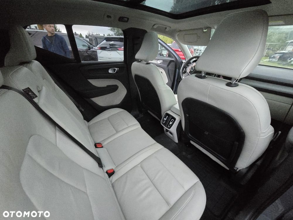 Volvo XC 40 - 25