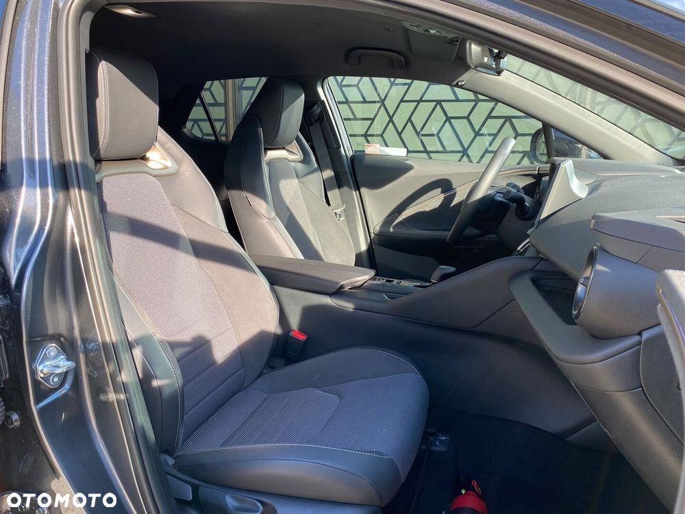 Toyota C-HR 2.0 PHEV Dynamic Force Executive - 22