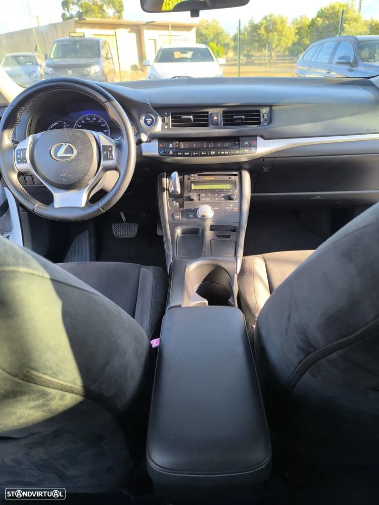 Lexus CT 200h - 10