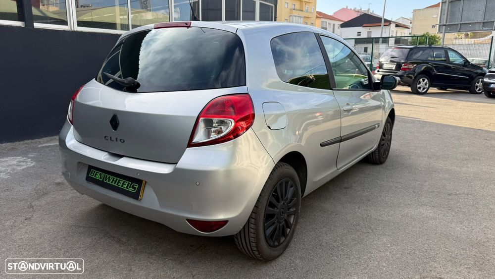 Renault Clio 1.2 16V Dynamique - 8