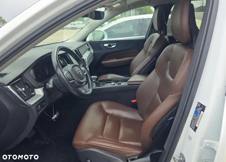 Volvo XC 60 T5 AWD Momentum - 7