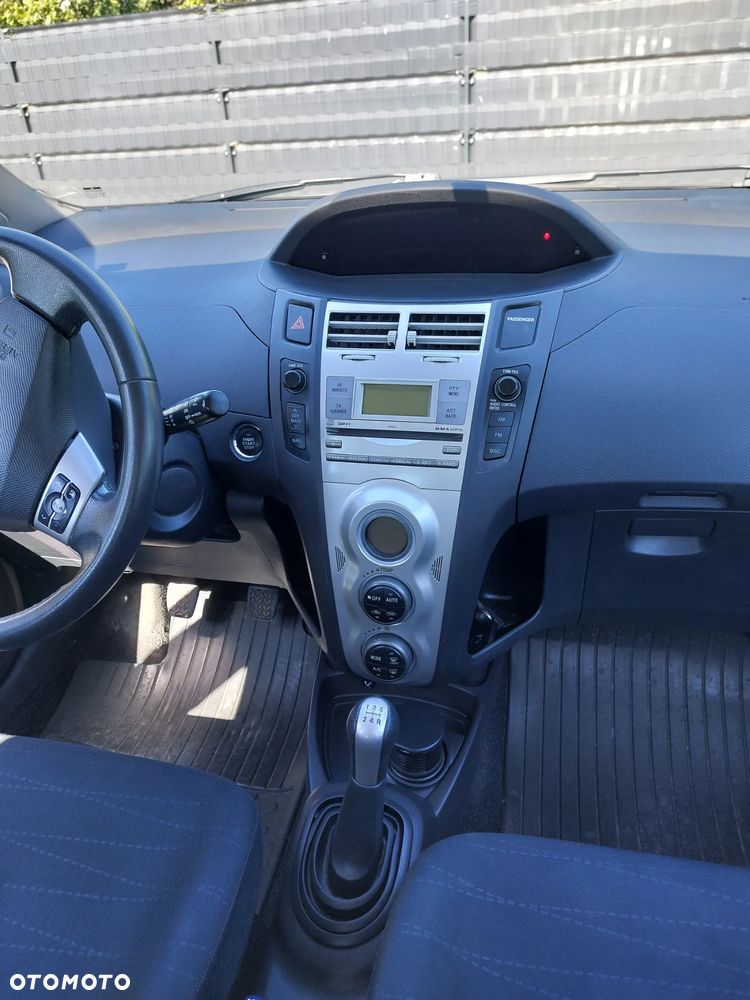 Toyota Yaris 1.3 Luna Gold - 9