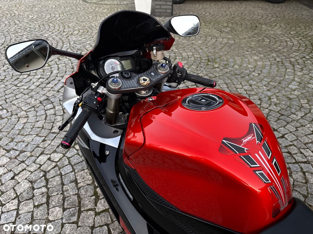 Suzuki GSX-R - 16