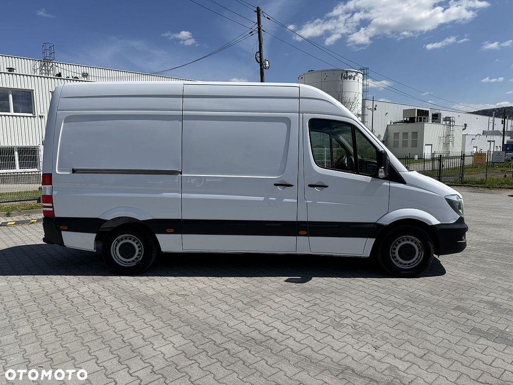 Mercedes-Benz Sprinter - 14