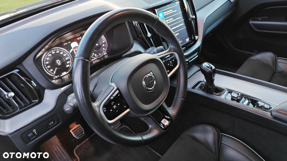 Volvo XC 60 D3 R-Design - 29