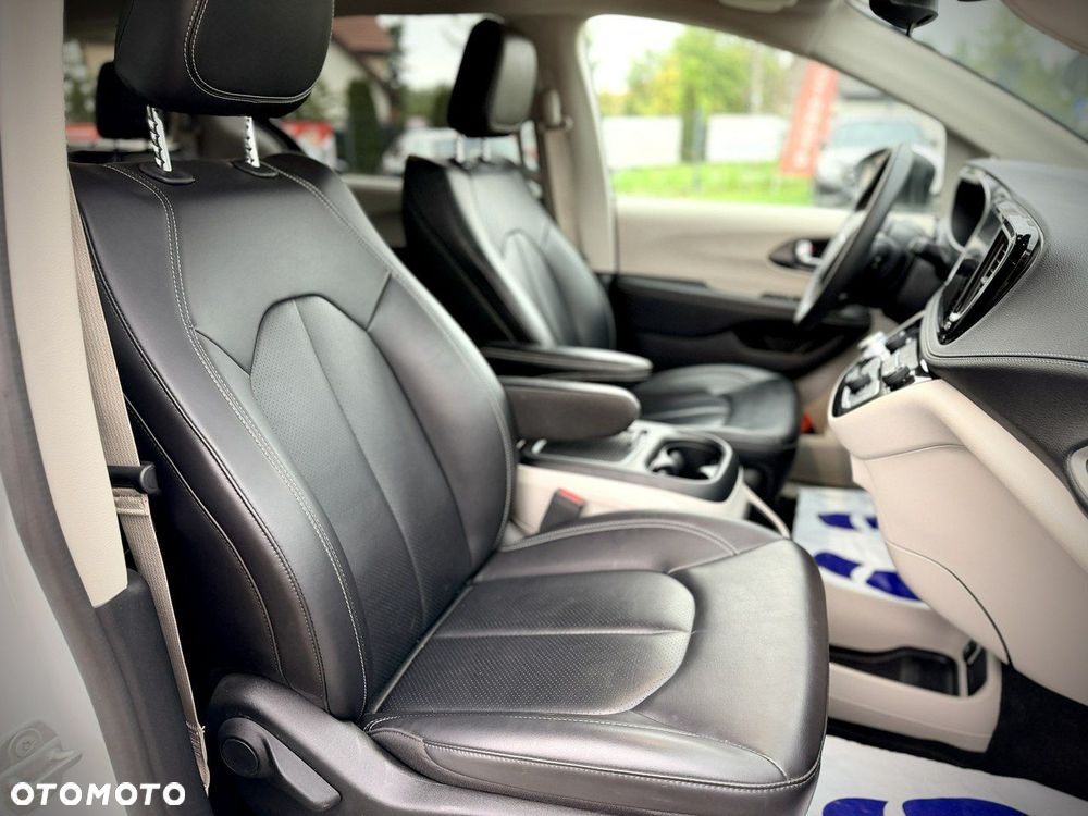Chrysler Pacifica - 13