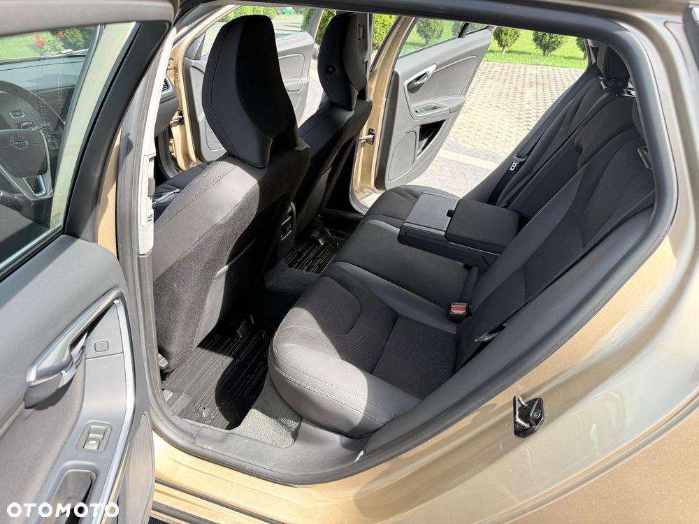 Volvo V60 DRIVe Momentum - 12