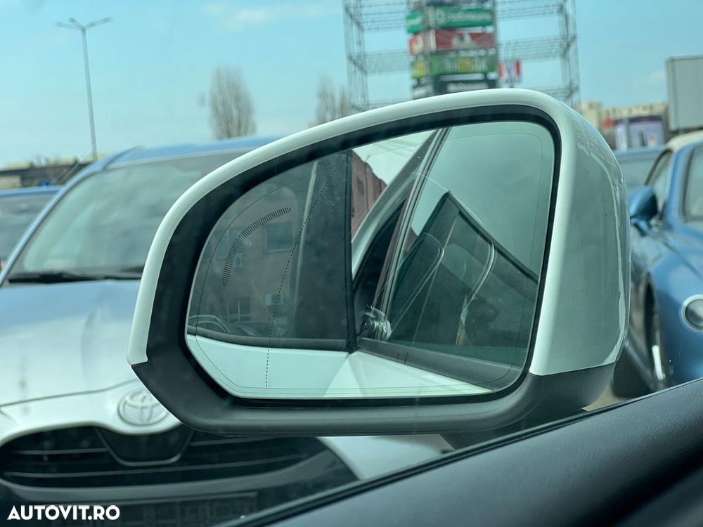 Volvo XC 40 B4 AT8 Mild Hybrid Momentum Pro - 18