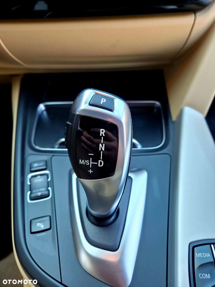 BMW Seria 3 318d - 23