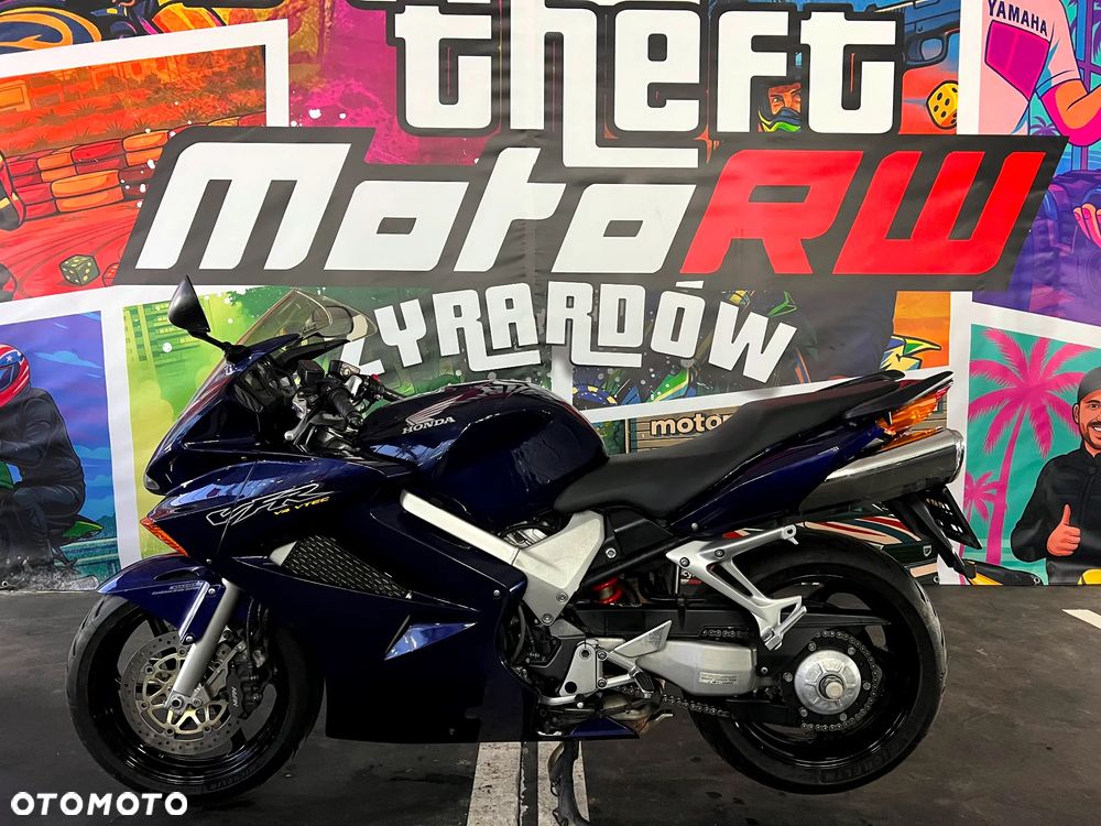 Honda VFR - 23