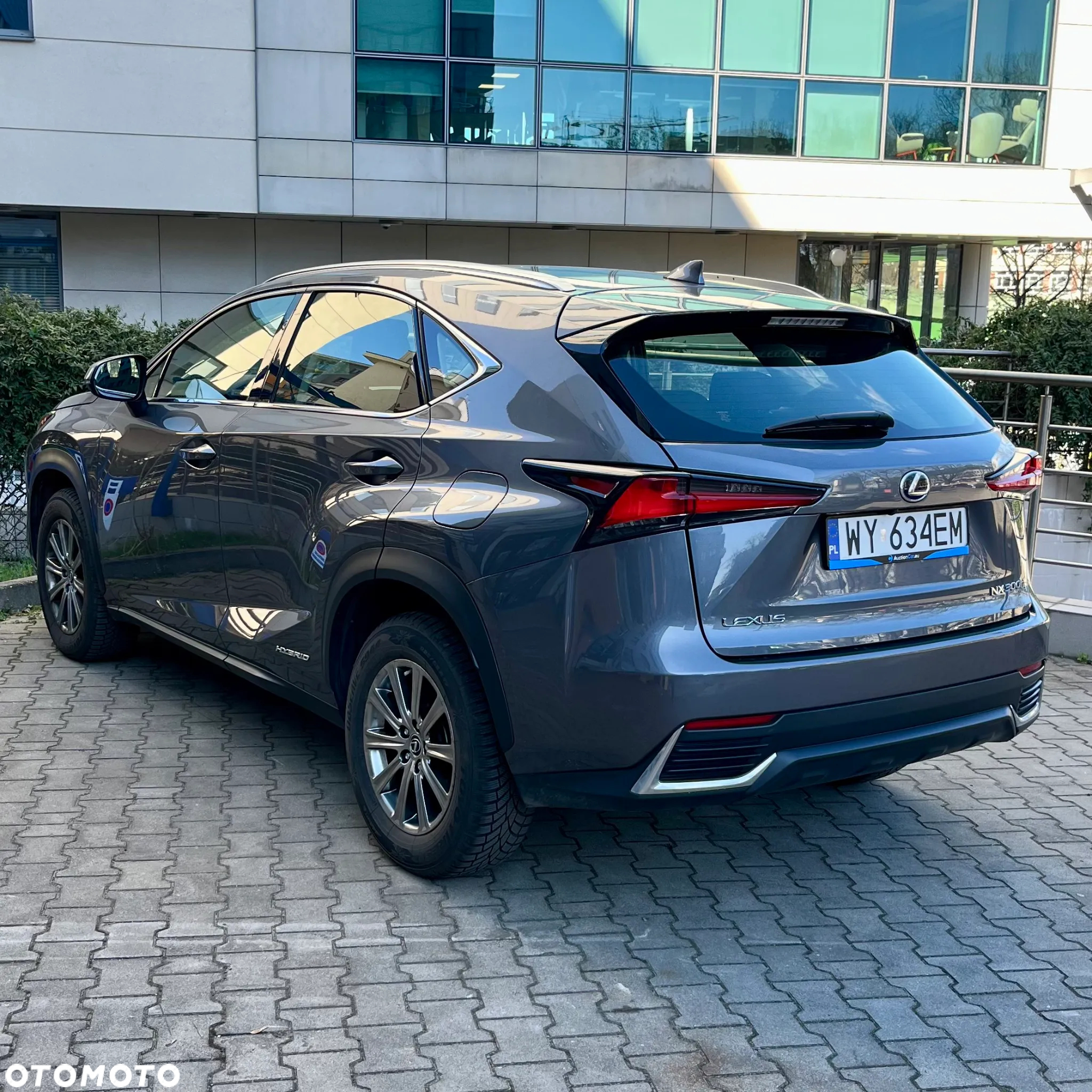 Lexus NX 300h Business Edition - 9