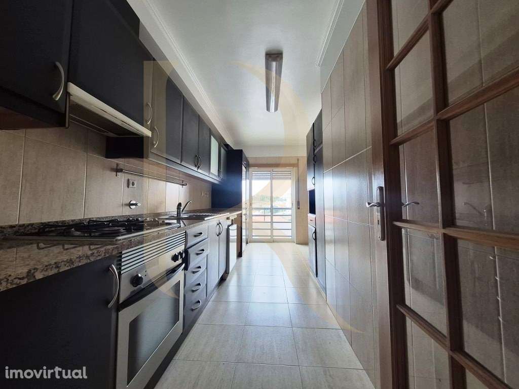 Apartamento T2 com elevador e varanda e arrecadação em Vale Flores ... - Grande imagem: 5/19