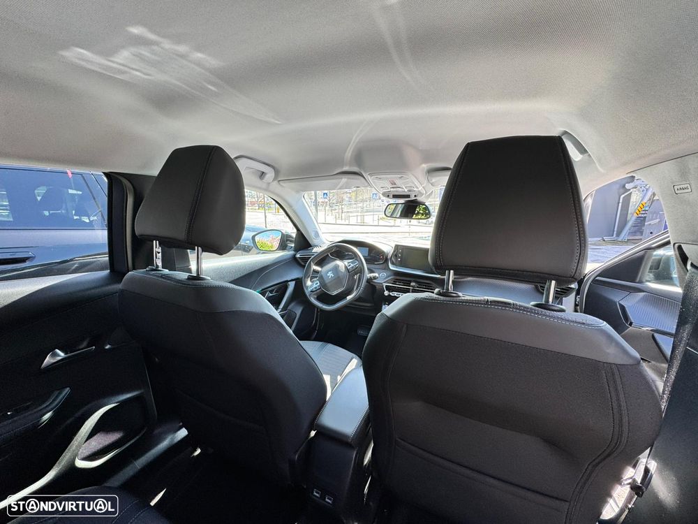 Peugeot e-2008 Allure - 11
