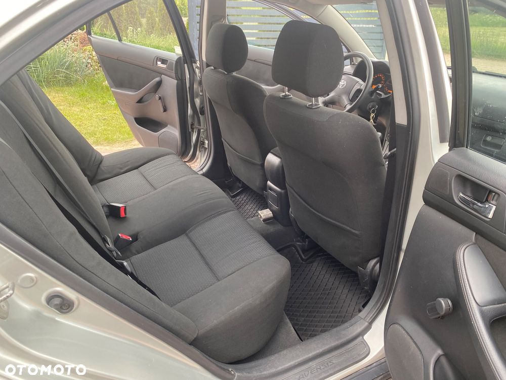 Toyota Avensis 2.0 D-4D Luna - 12