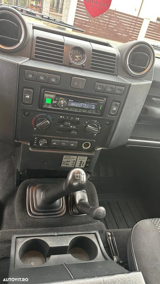 Land Rover Defender 90 2.4TD S/W E - 9