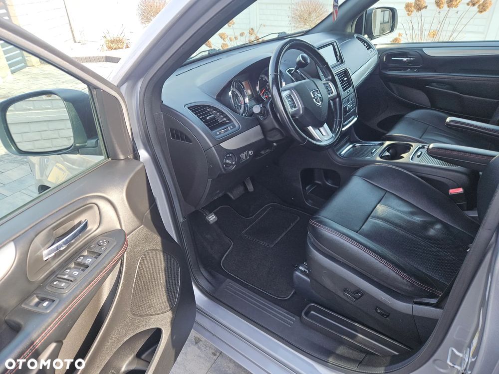Dodge Grand Caravan 3.6 R/T - 9
