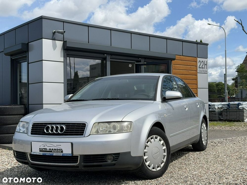 Audi A4 Limousine - 1