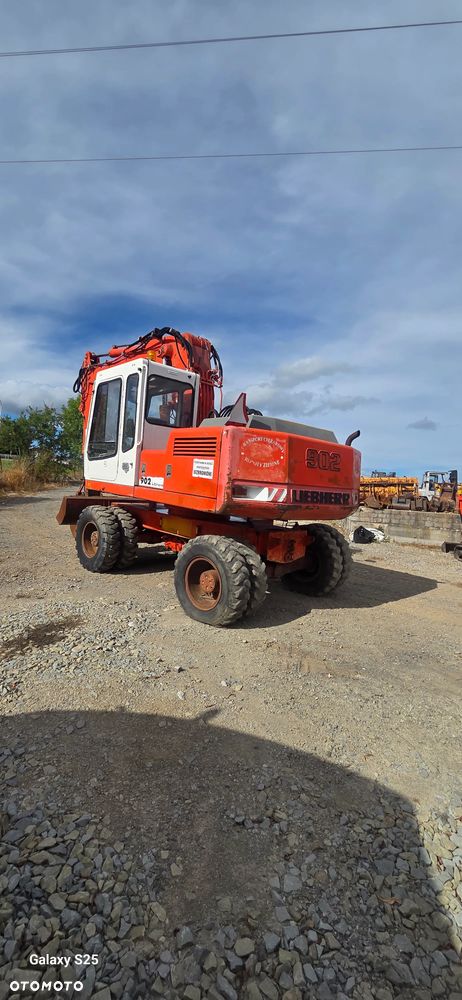 Liebherr A902 - 11