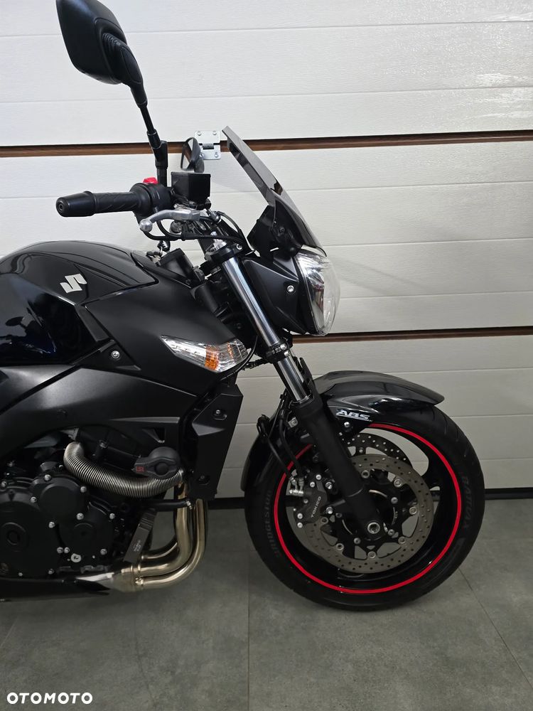 Suzuki GSR - 3
