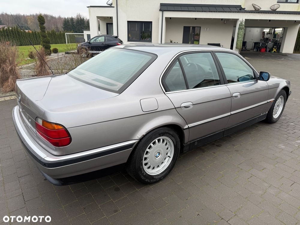 BMW Seria 7 740i - 4