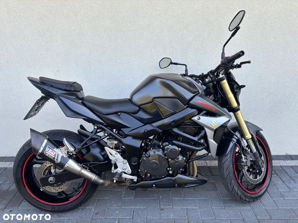 Suzuki GSR - 7