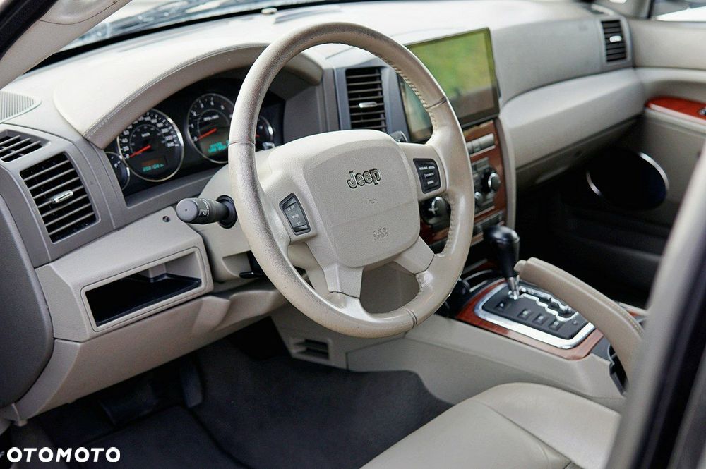 Jeep Grand Cherokee - 11