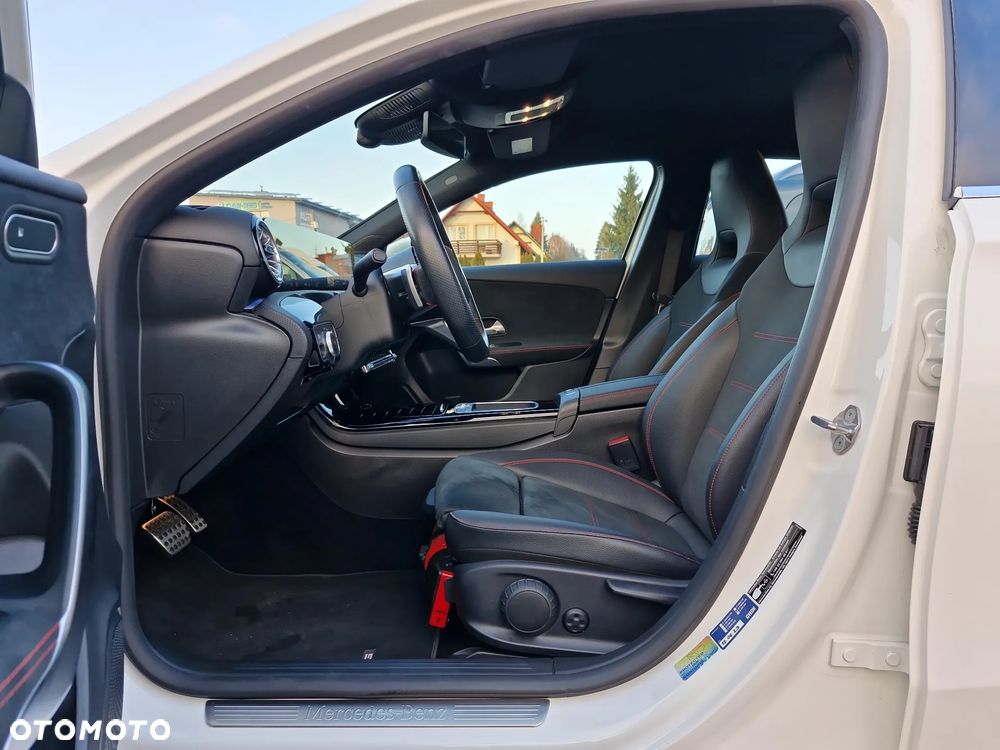 Mercedes-Benz Klasa A 220 4-Matic AMG Line 7G-DCT - 12
