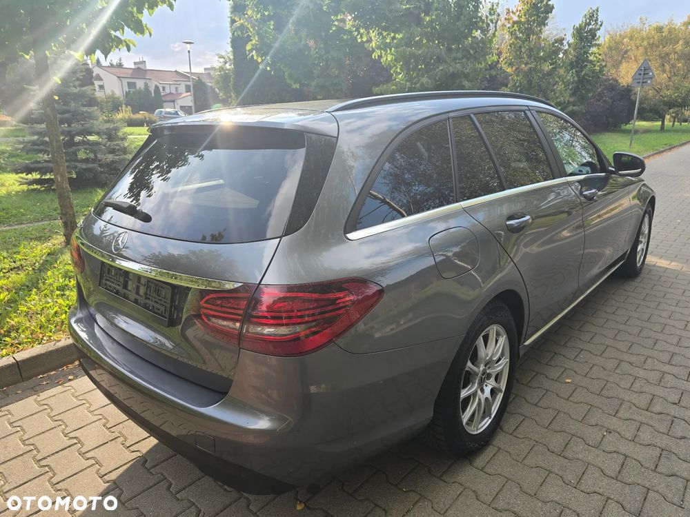 Mercedes-Benz Klasa C 180 d T Exclusive - 11