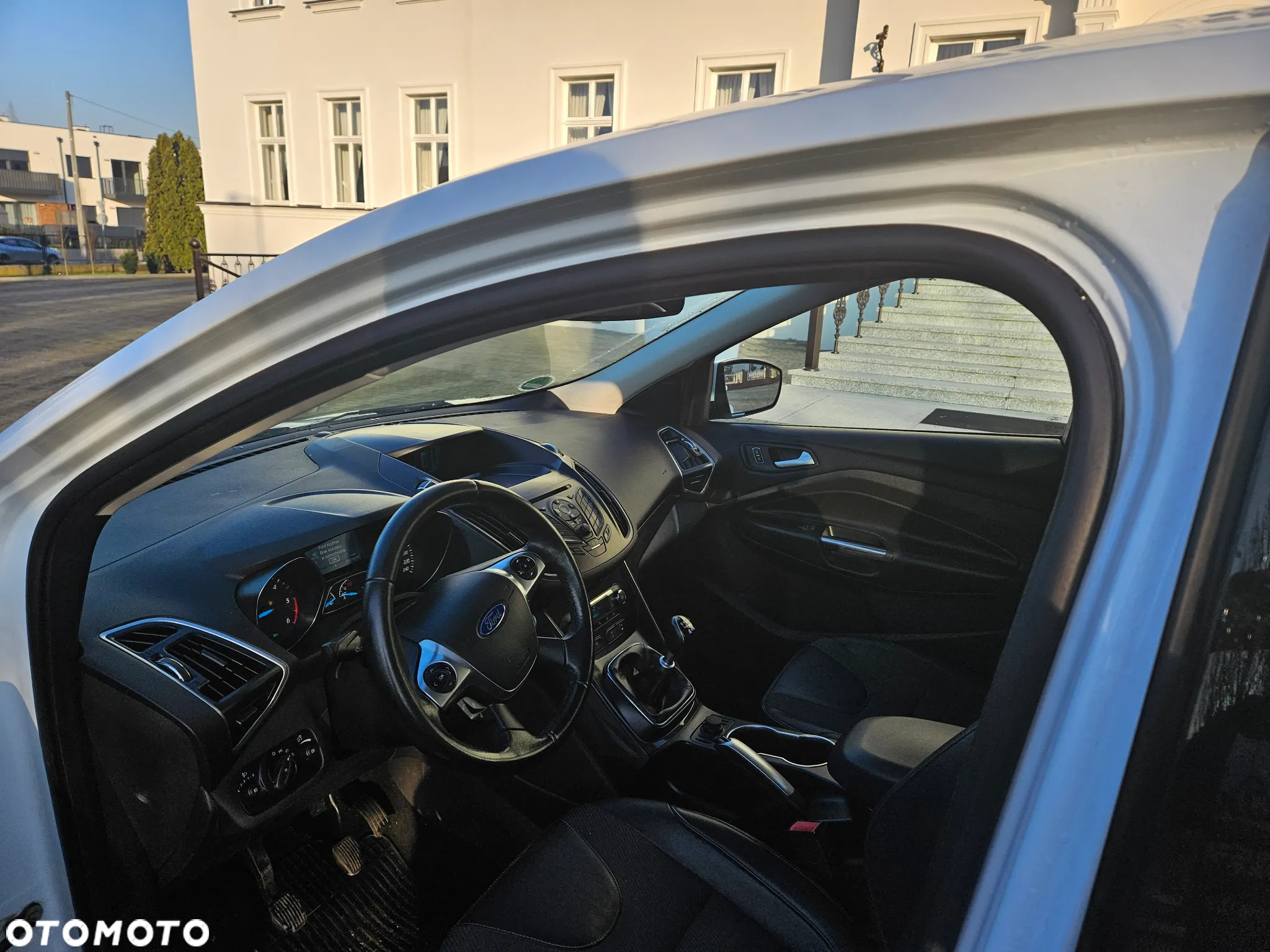 Ford Kuga 2.0 TDCi 2x4 Titanium - 8