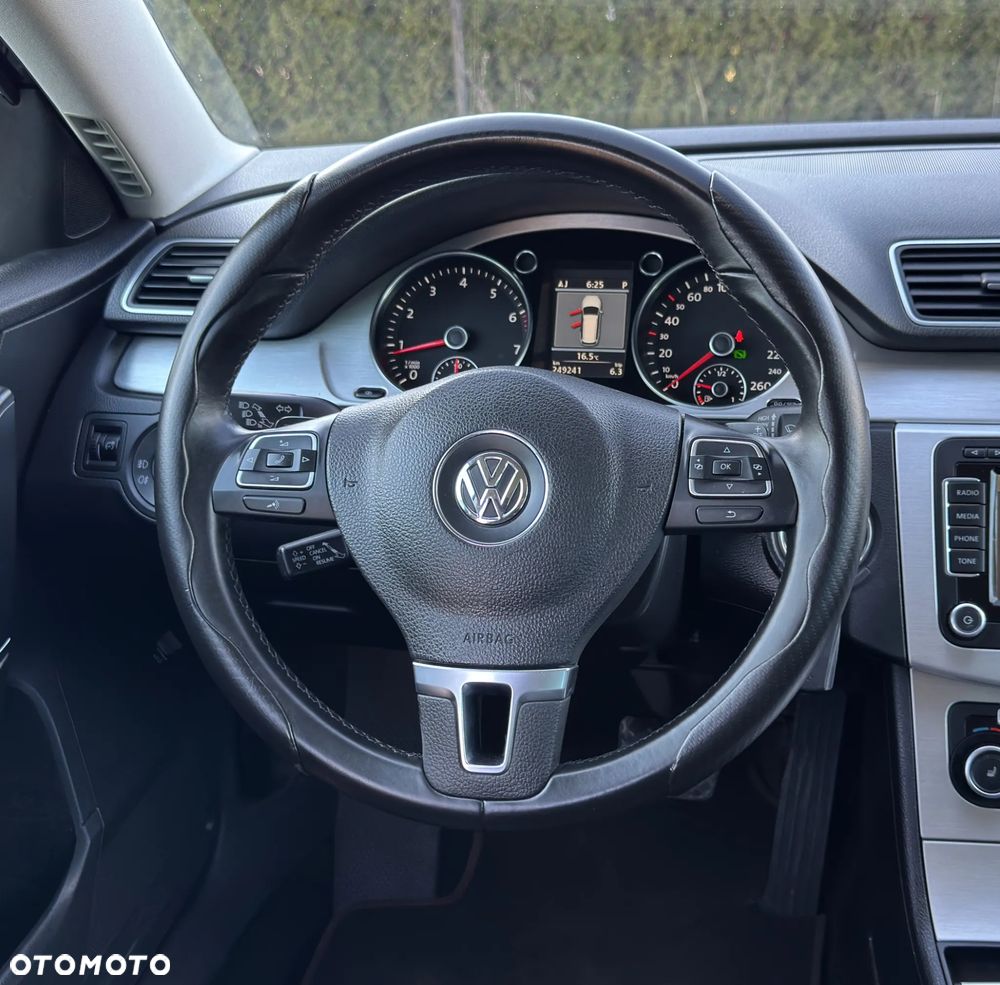 Volkswagen Passat - 31