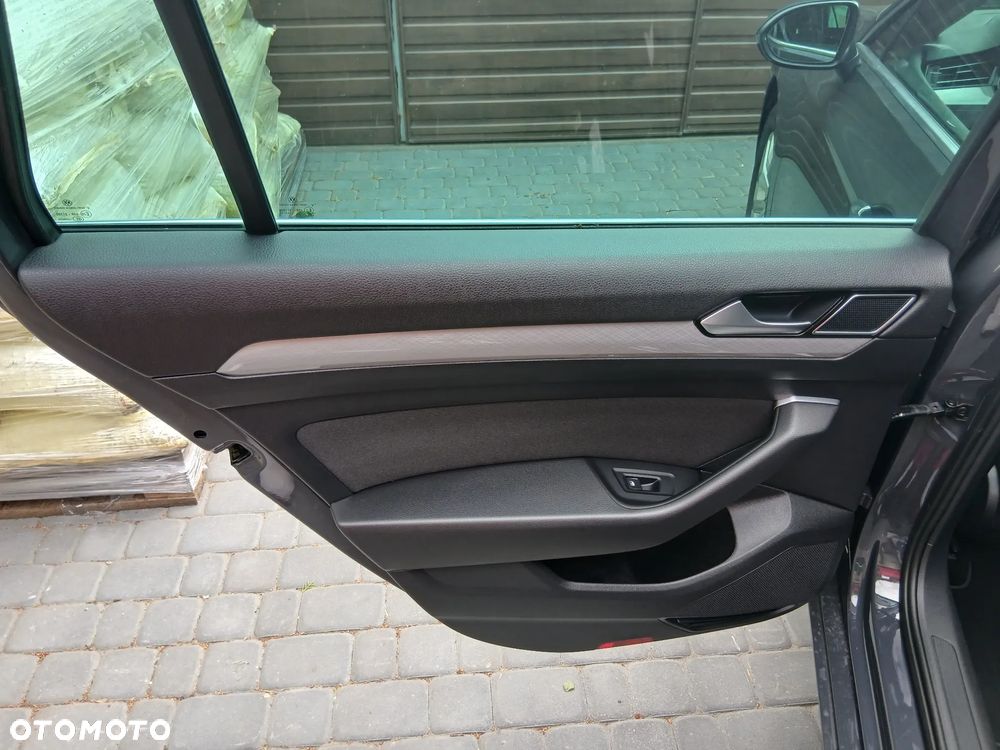 Volkswagen Passat 2.0 TDI SCR Business - 23