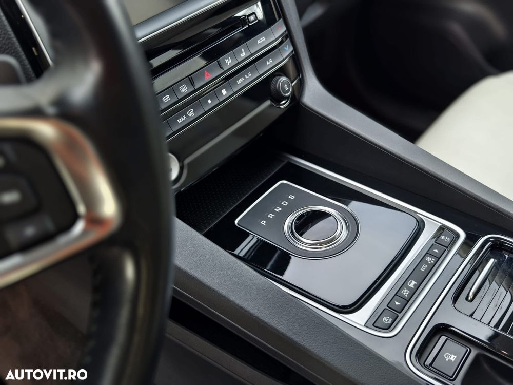 Jaguar F-Pace 25d AWD Prestige - 13