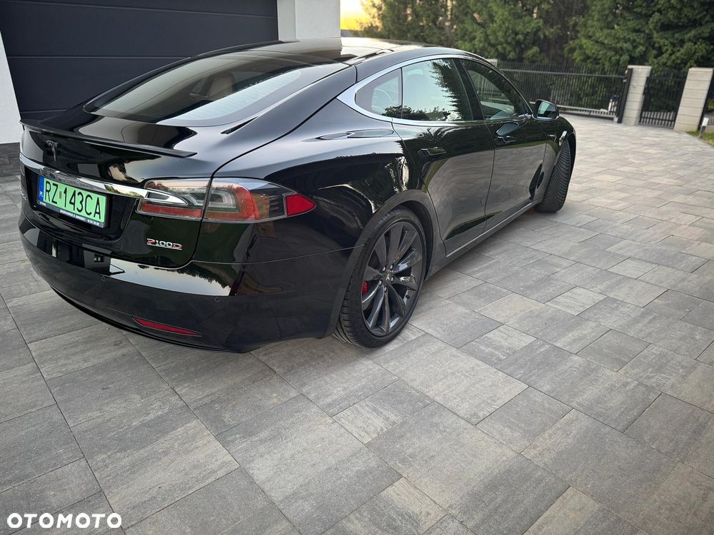 Tesla Model S - 15