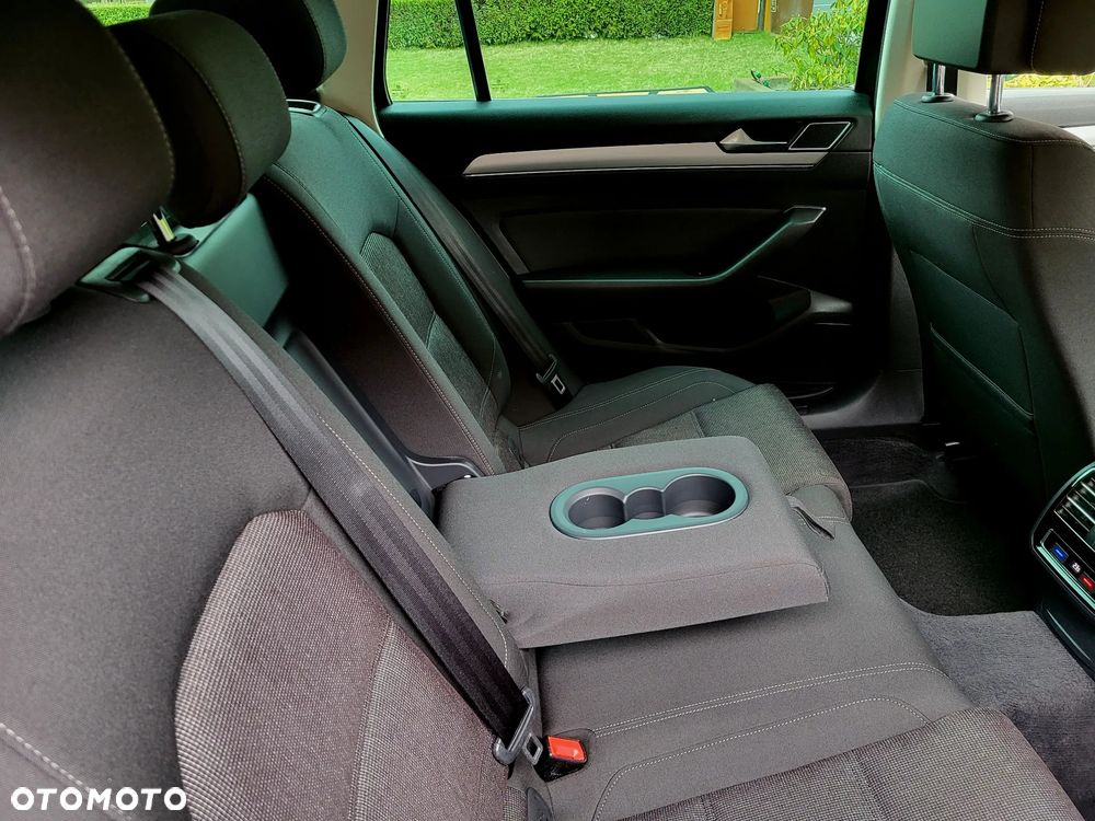 Volkswagen Passat - 21