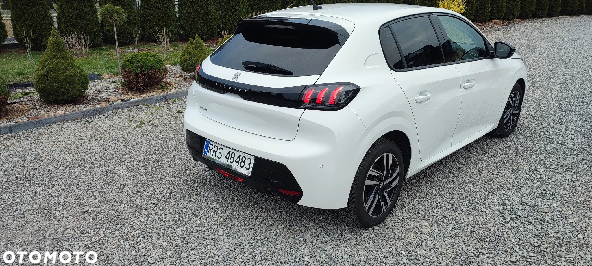 Peugeot 208 - 12