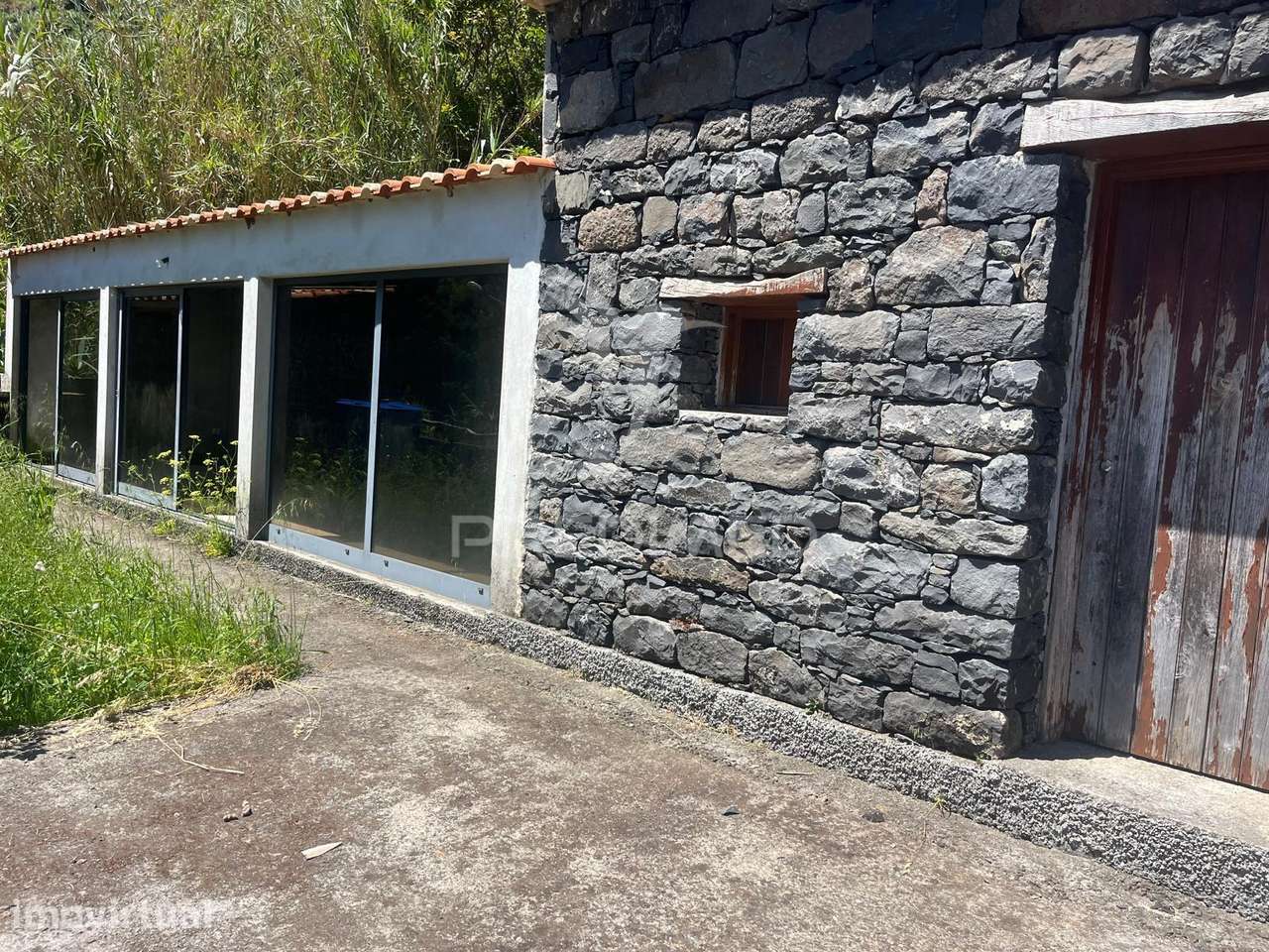 MORADIA T2 TÍPICA MADEIRENSE EM PEDRA – O REFÚGIO PERFEITO NA TABUA... - Grande imagem: 4/21