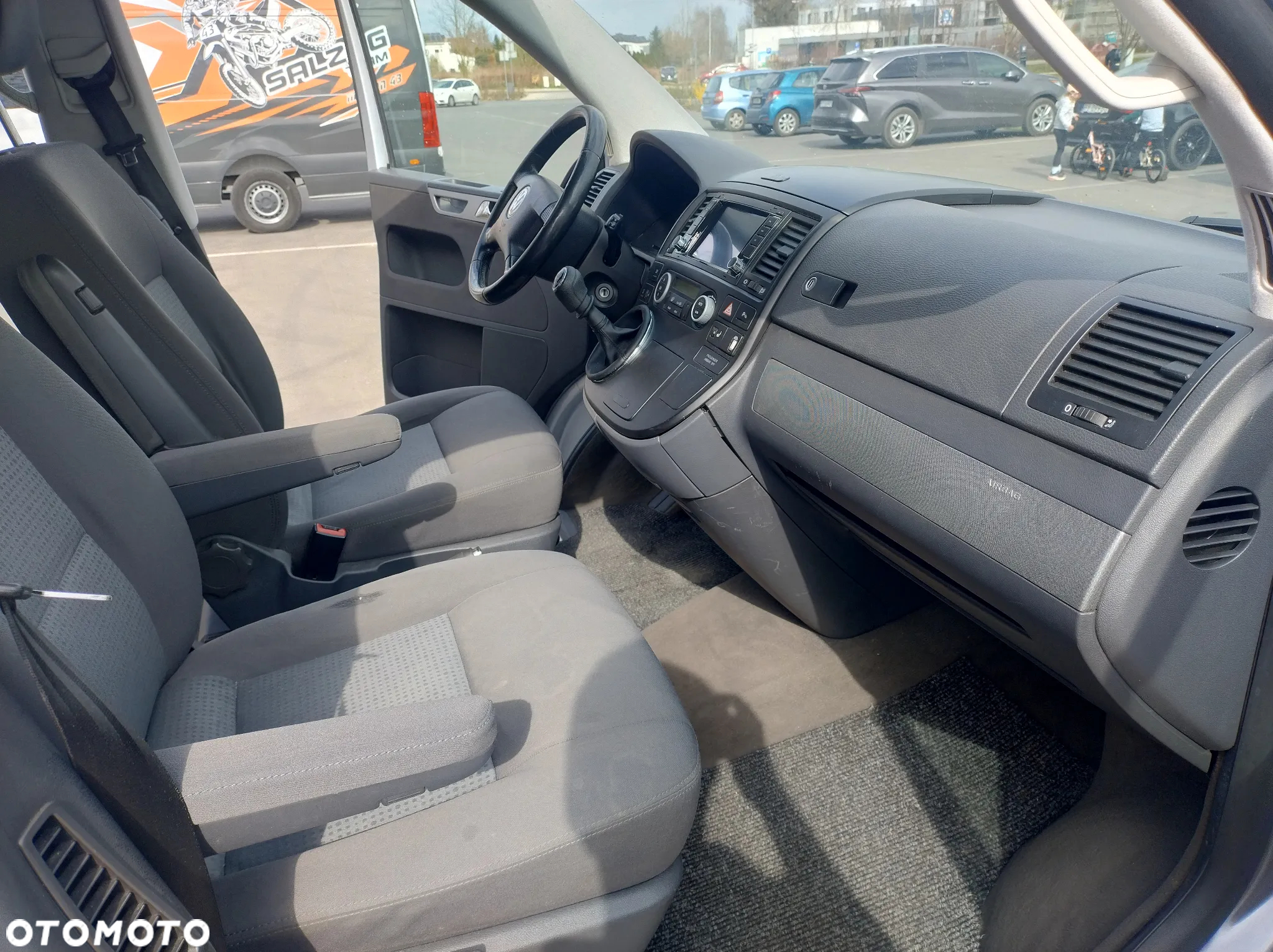 Volkswagen Multivan - 11
