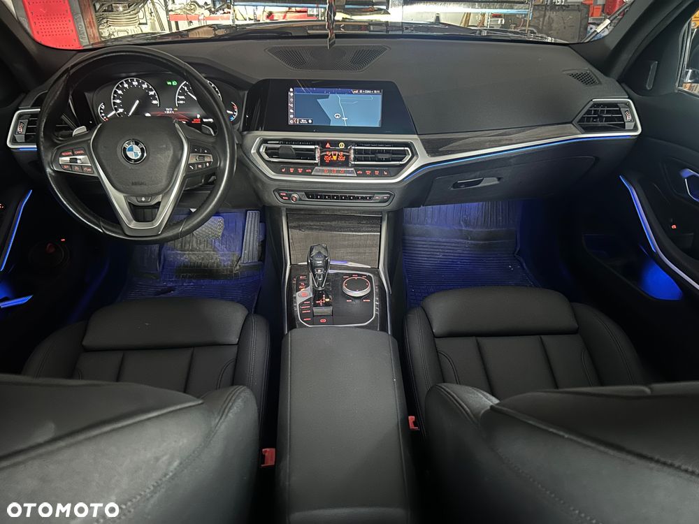 BMW Seria 3 330i xDrive M Sport - 15