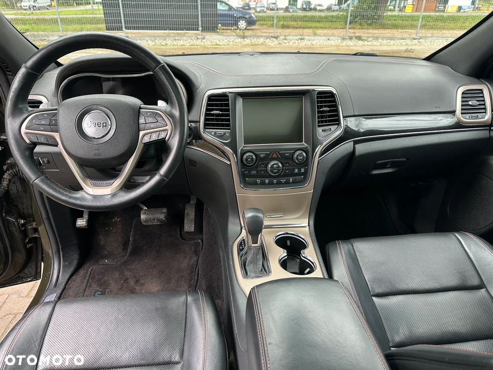 Jeep Grand Cherokee - 12