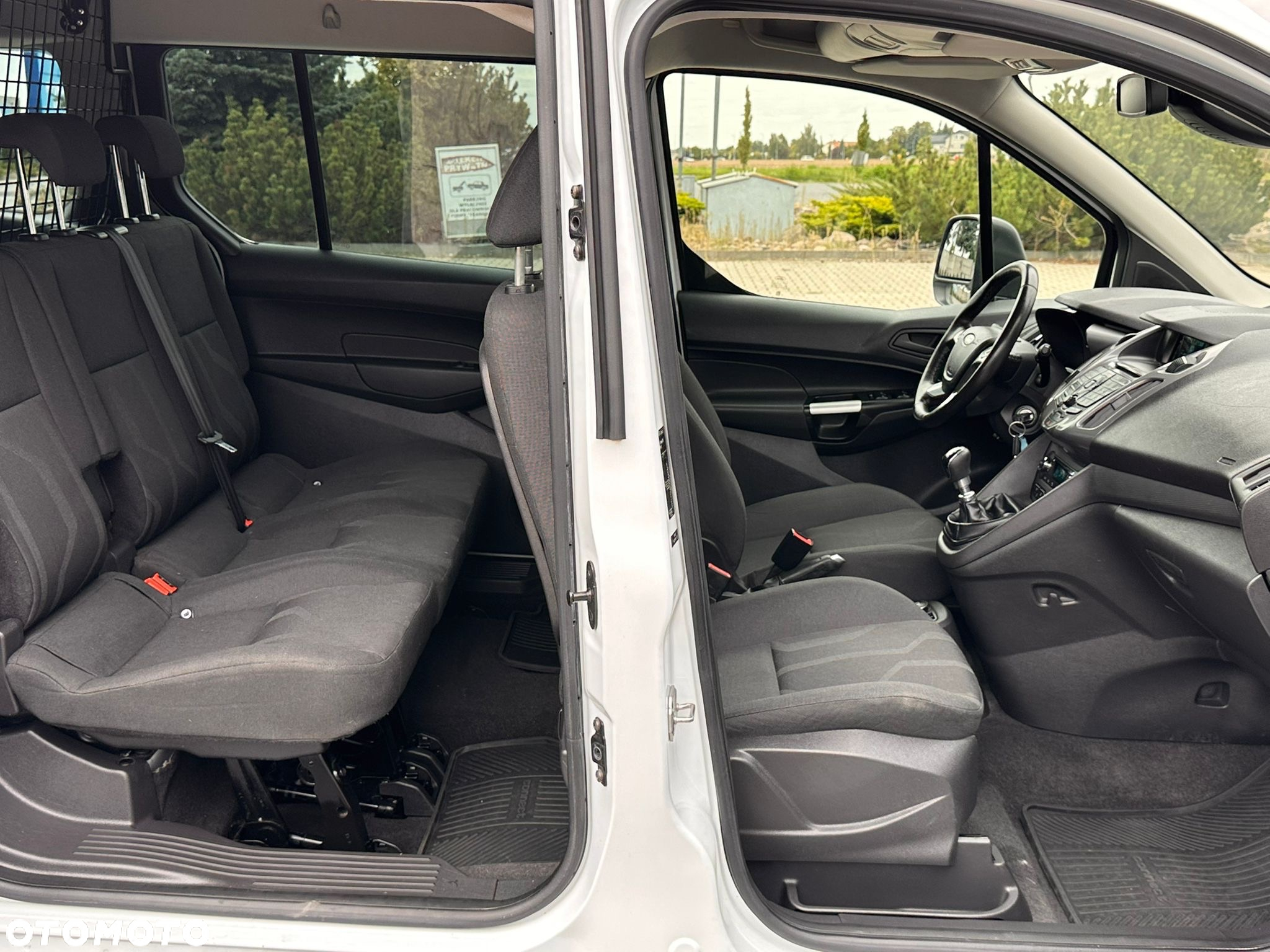 Ford Tourneo Connect Grand - 24