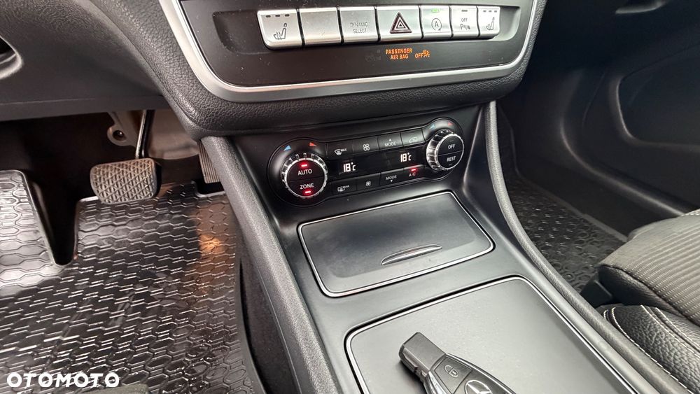 Mercedes-Benz GLA 200 7G-DCT Urban - 22