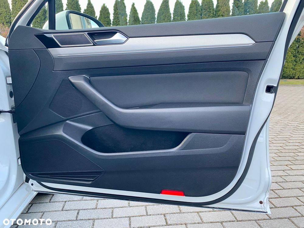 Volkswagen Passat 1.5 TSI OPF DSG Highline - 30