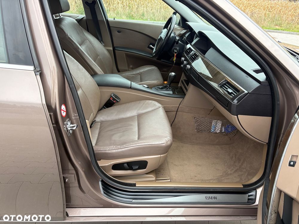 BMW Seria 5 545i - 15