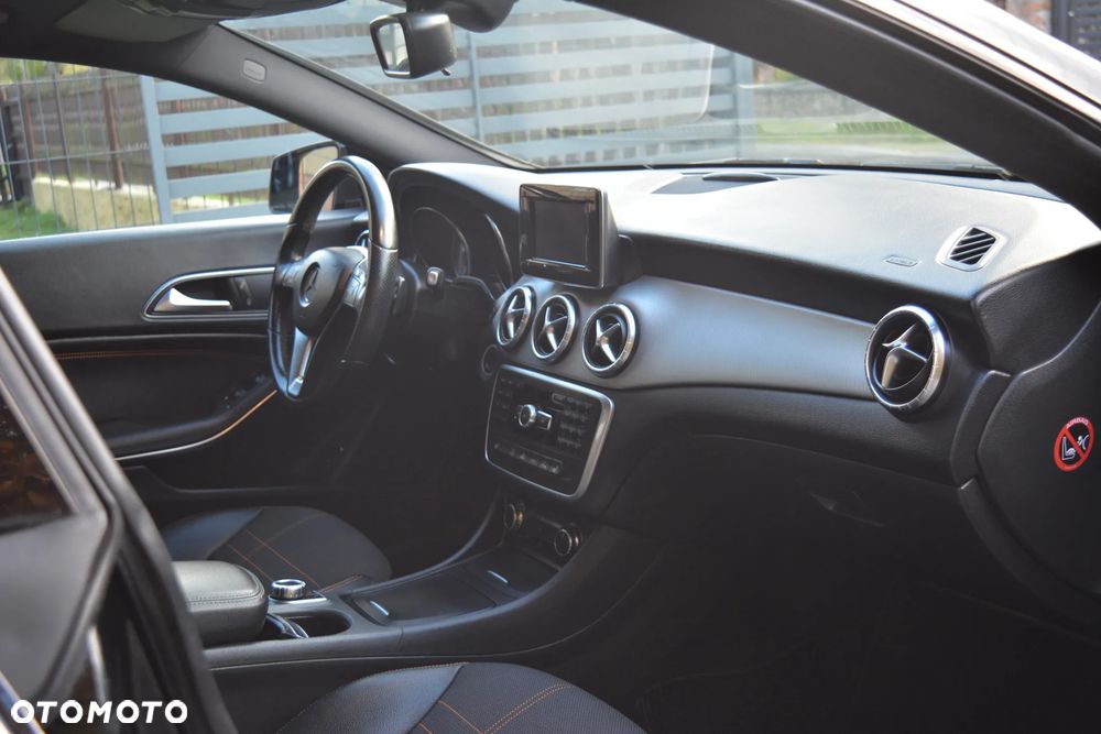 Mercedes-Benz CLA 180 7G-DCT StreetStyle - 10